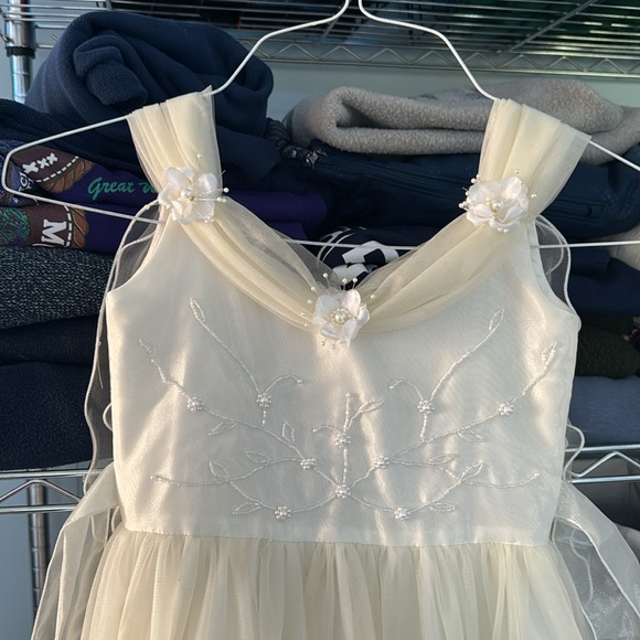 GIRLS WHITE GOWN (GRADUATION, CHRISTENING, BAT MITZVAH, WEDDINGS, EVENTS, ETC) - Picture 2 of 9